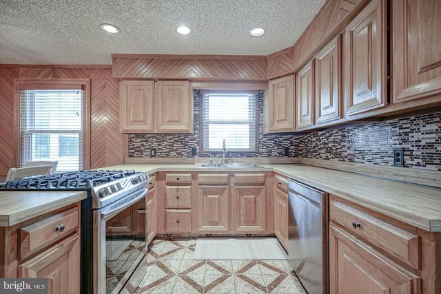 551 GREENWOOD DR, Hammonton, NJ 08037