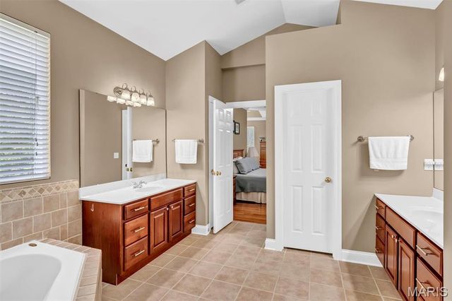 1011 Hawks Landing Drive, Lake St Louis, MO 63367