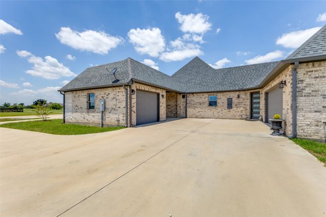 1077 Deerfield Drive, Wills Point, TX 75169