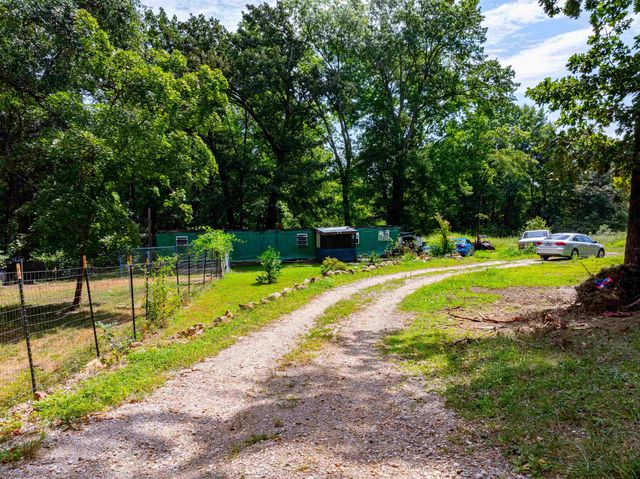 64 Lock 2 Rd, Locust Grove, AR 72550