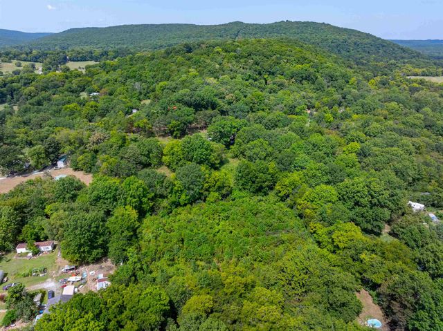 64 Lock 2 Rd, Locust Grove, AR 72550