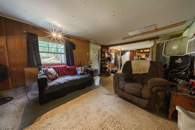 64 Lock 2 Rd, Locust Grove, AR 72550