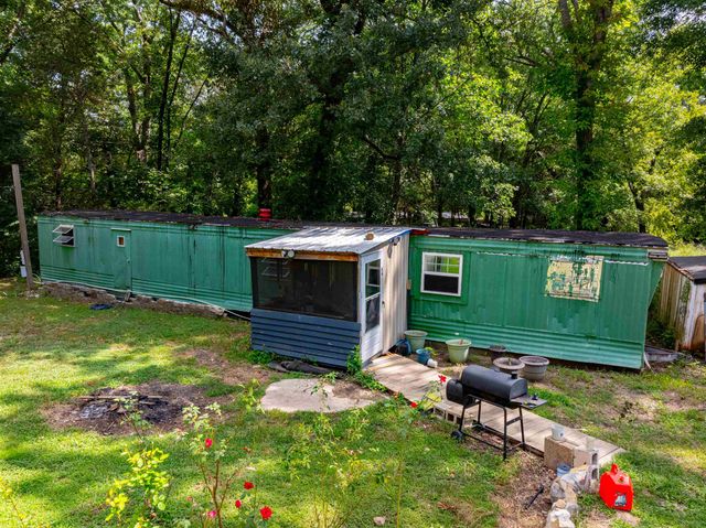 64 Lock 2 Rd, Locust Grove, AR 72550