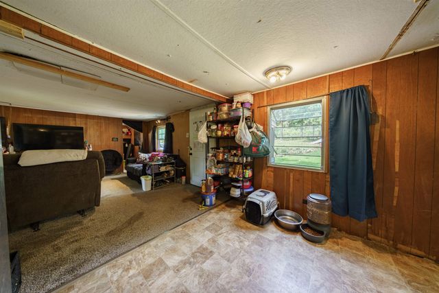 64 Lock 2 Rd, Locust Grove, AR 72550