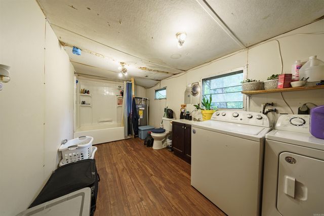 64 Lock 2 Rd, Locust Grove, AR 72550