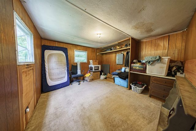 64 Lock 2 Rd, Locust Grove, AR 72550