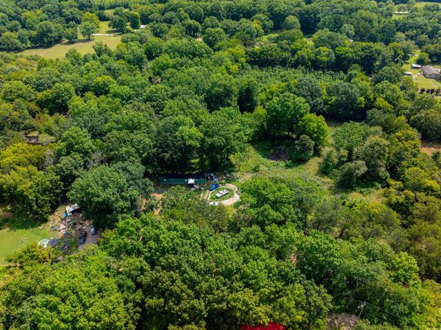 64 Lock 2 Rd, Locust Grove, AR 72550