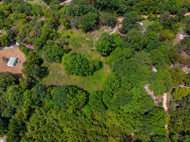 64 Lock 2 Rd, Locust Grove, AR 72550