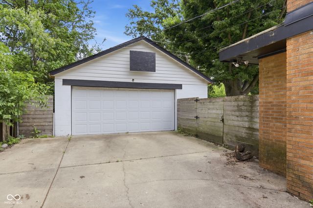 129 N Sadlier Drive, Indianapolis, IN 46219