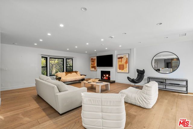 343 Veteran Avenue, Los Angeles, CA 90024