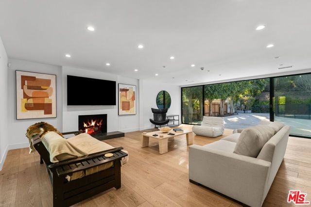 343 Veteran Avenue, Los Angeles, CA 90024