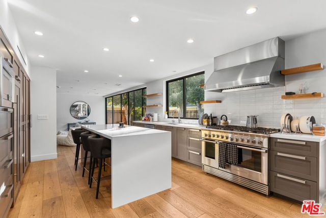 343 Veteran Avenue, Los Angeles, CA 90024