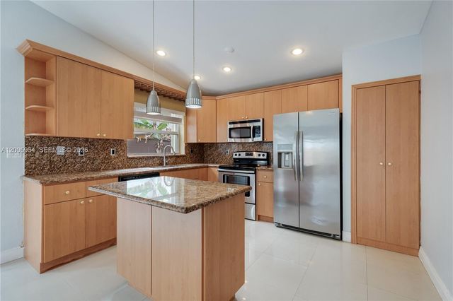 10523 SW 161st PL, Miami, FL 33196