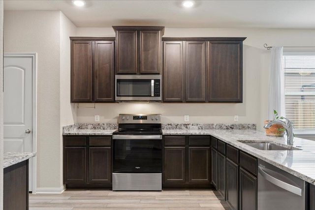 321 Freedom Park Ave, Liberty Hill, TX 78642