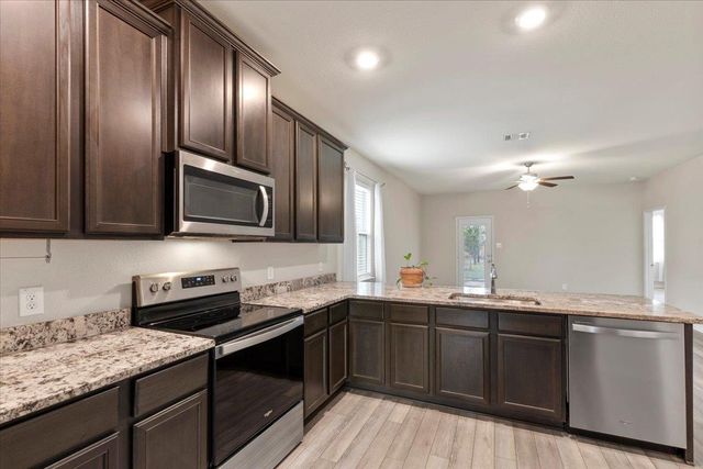 321 Freedom Park Ave, Liberty Hill, TX 78642