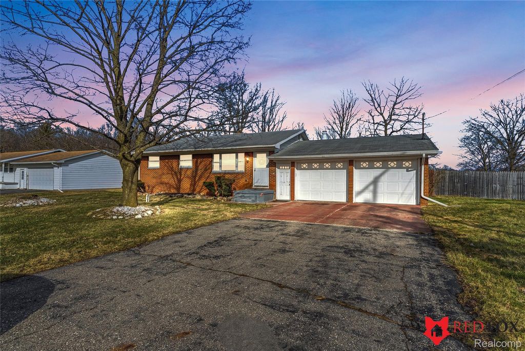 2379 Hialeah Drive, Flint Charter Township, MI 48507