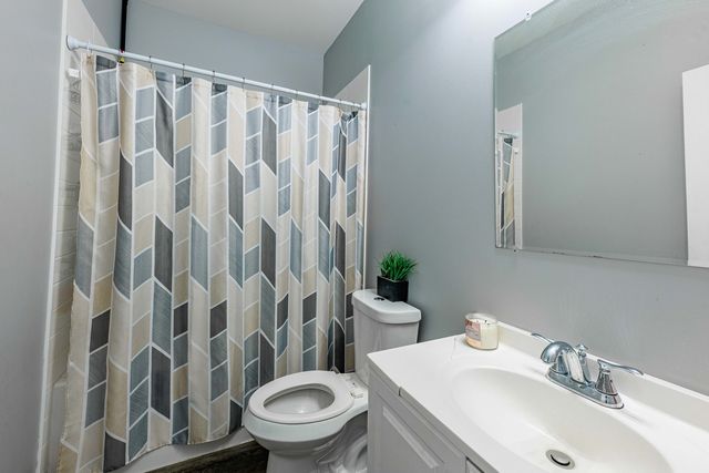 82 ISA Avenue, Chicago Heights, IL 60411