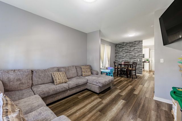 82 ISA Avenue, Chicago Heights, IL 60411