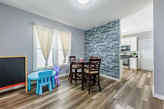 82 ISA Avenue, Chicago Heights, IL 60411