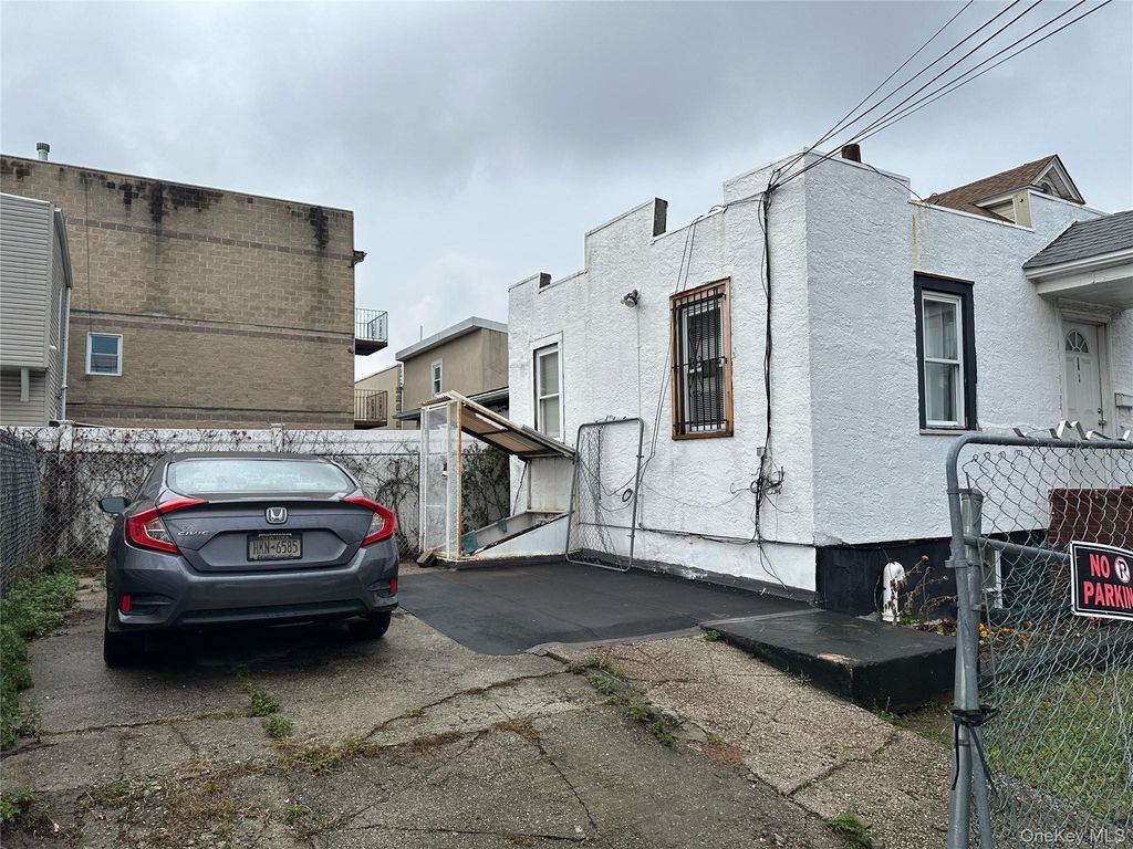 10709 156th Street, Jamaica, NY 11433