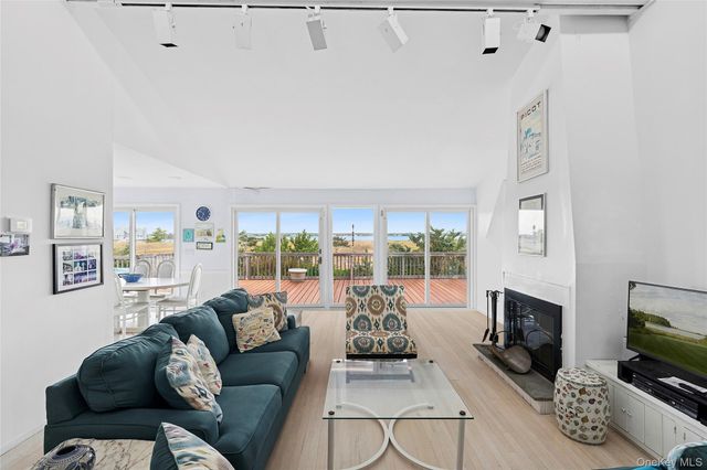 542 Dune Road, Westhampton, NY 11977