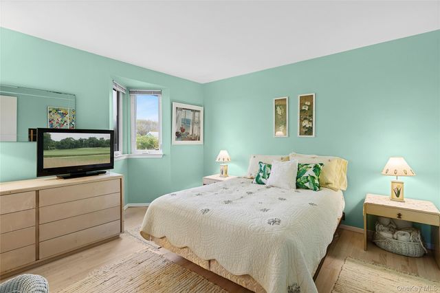 542 Dune Road, Westhampton, NY 11977