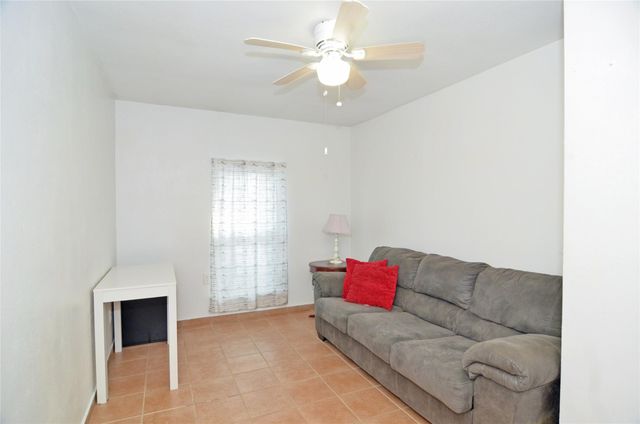 1716 Dolphin Drive, Seabrook, TX 77586