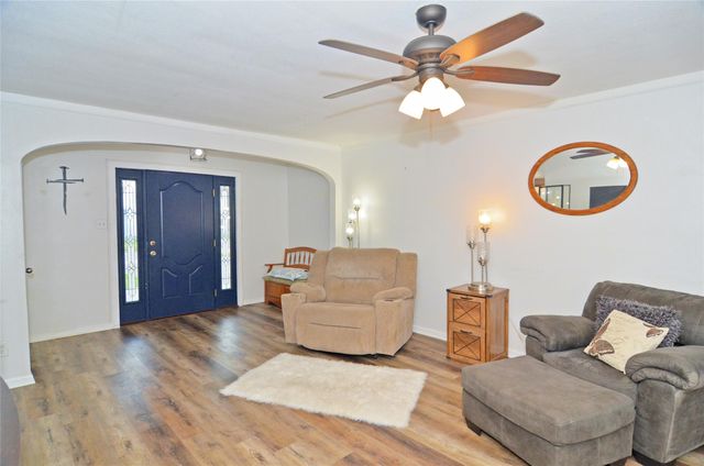 1716 Dolphin Drive, Seabrook, TX 77586