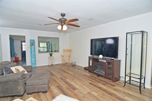 1716 Dolphin Drive, Seabrook, TX 77586