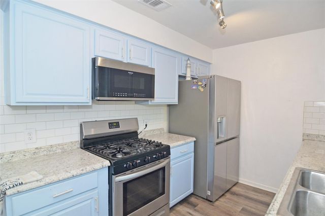 1716 Dolphin Drive, Seabrook, TX 77586