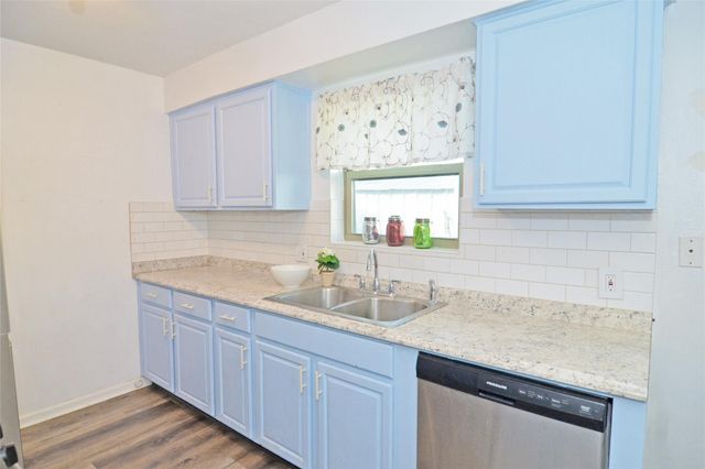 1716 Dolphin Drive, Seabrook, TX 77586