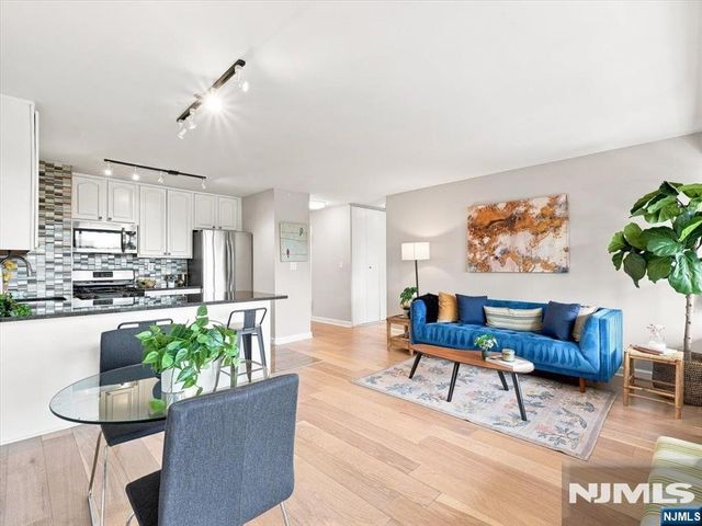 135 Montgomery Street 8B, Jersey City, NJ 07302