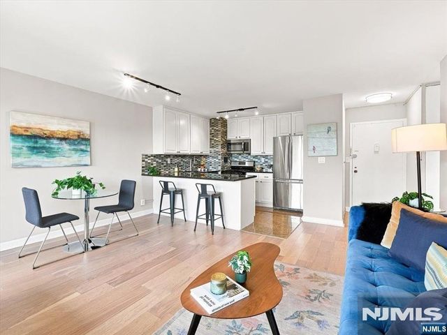 135 Montgomery Street 8B, Jersey City, NJ 07302