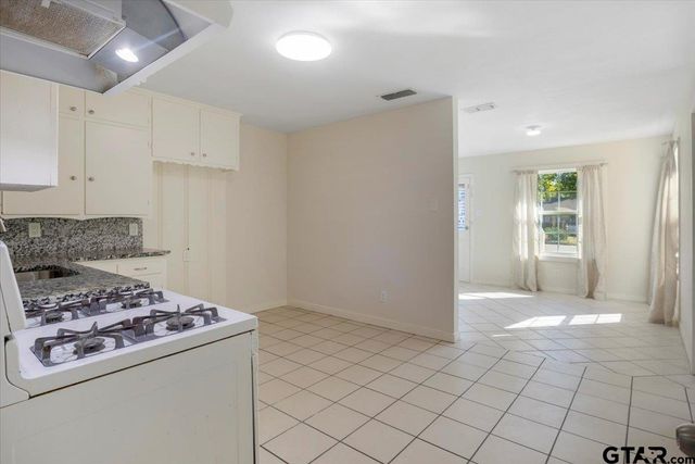 3303 Baldwin Dr, Tyler, TX 75702
