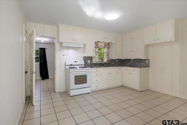 3303 Baldwin Dr, Tyler, TX 75702