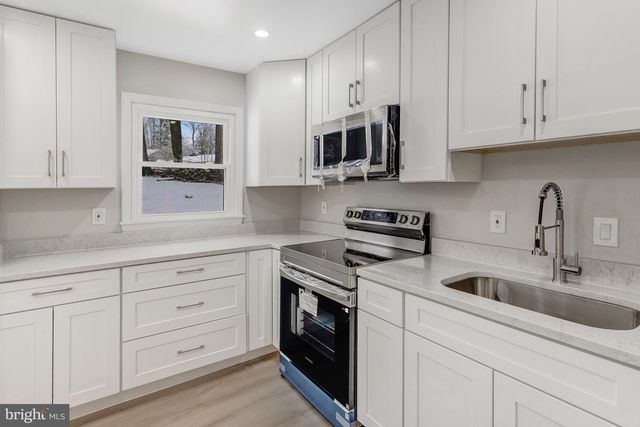 4802 KORVETT DR, Woodbridge, VA 22193