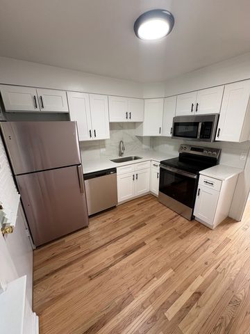 2104 W Farragut Avenue B2, Chicago, IL 60625