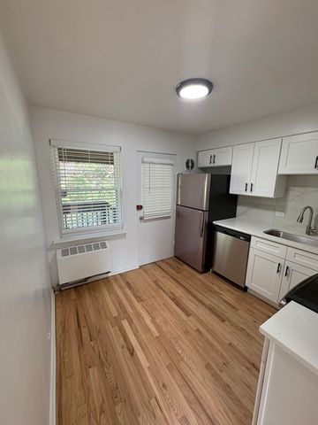2104 W Farragut Avenue B2, Chicago, IL 60625