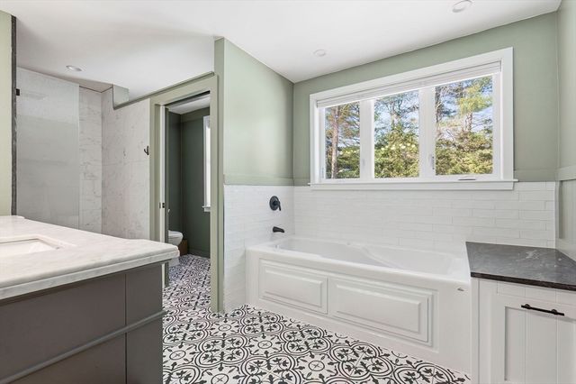 12 Warren St, Georgetown, MA 01833