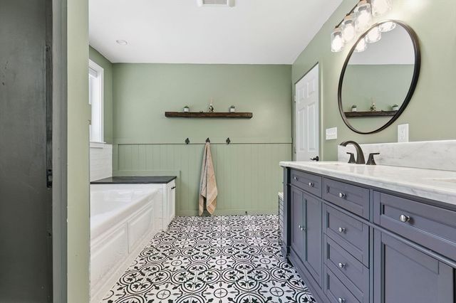 12 Warren St, Georgetown, MA 01833