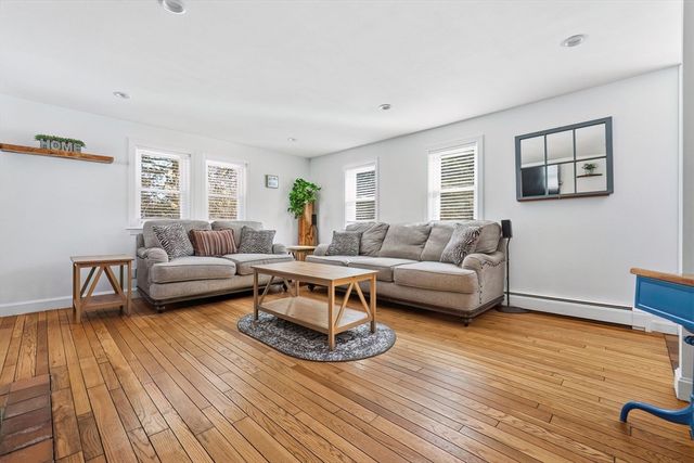 12 Warren St, Georgetown, MA 01833