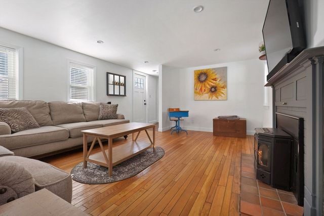 12 Warren St, Georgetown, MA 01833