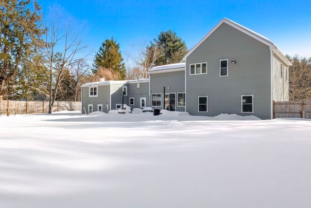 12 Warren St, Georgetown, MA 01833