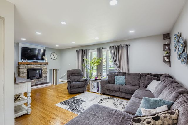 4509 W 105th Street, Oak Lawn, IL 60453