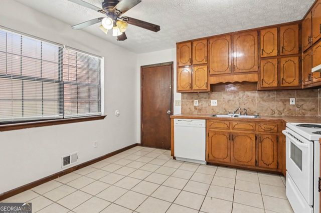 9115 Raven Drive, Jonesboro, GA 30238