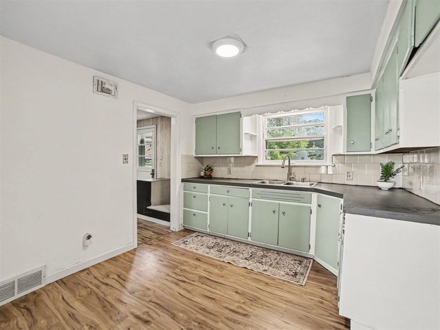 384 N 6th Avenue, Fruitport, MI 49415