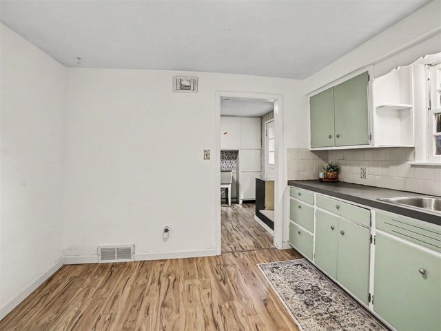 384 N 6th Avenue, Fruitport, MI 49415