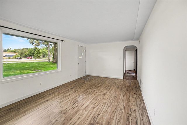 384 N 6th Avenue, Fruitport, MI 49415
