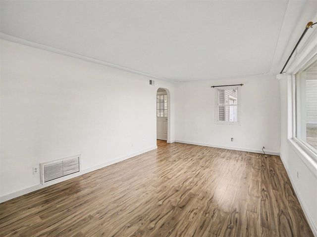 384 N 6th Avenue, Fruitport, MI 49415