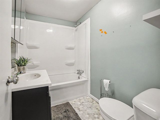 384 N 6th Avenue, Fruitport, MI 49415